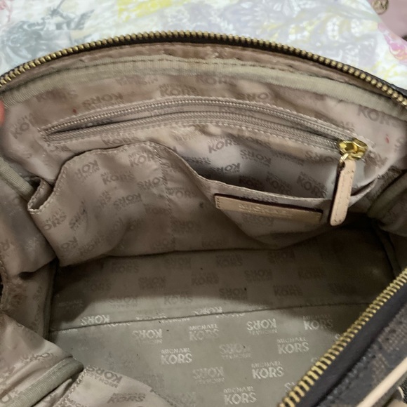 Authentic Michael Kors monogram small sized satchel - Picture 3 of 4